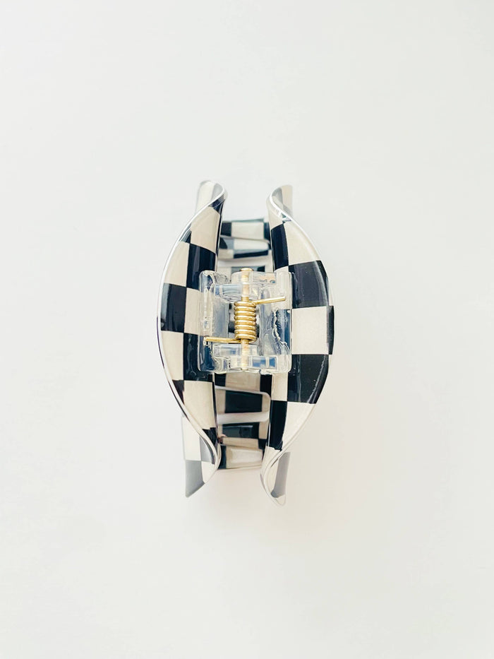 Top-down view of the open claw clip – A sturdy, well-designed hair claw clip with strong, interlocking teeth.