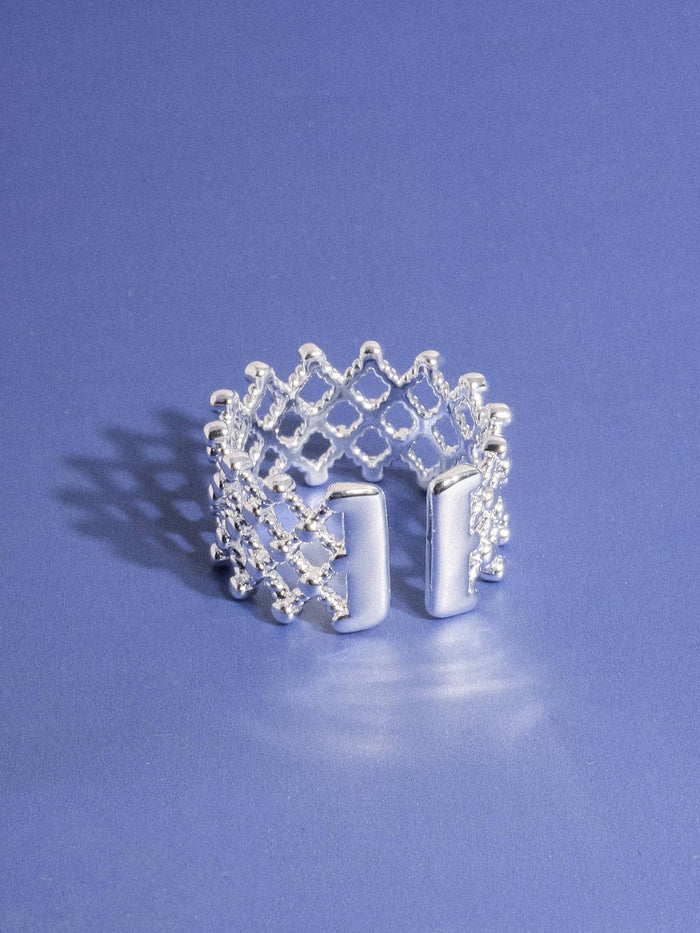 Léandre Silver Weaved Ring – Size 7 back view of ring with blue background