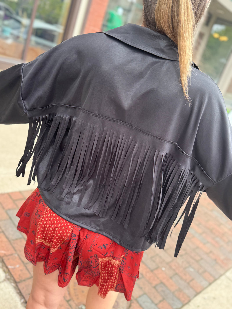 Fringe Details Loose Fit Jacket Black for Effortless Style showcases trendy fringe and a chic open front for versatile layering.