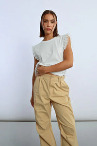 White sleeveless t-shirt with lace trim and a crew neckline – stylish and breathable summer top at SeaJay’s Boutique
